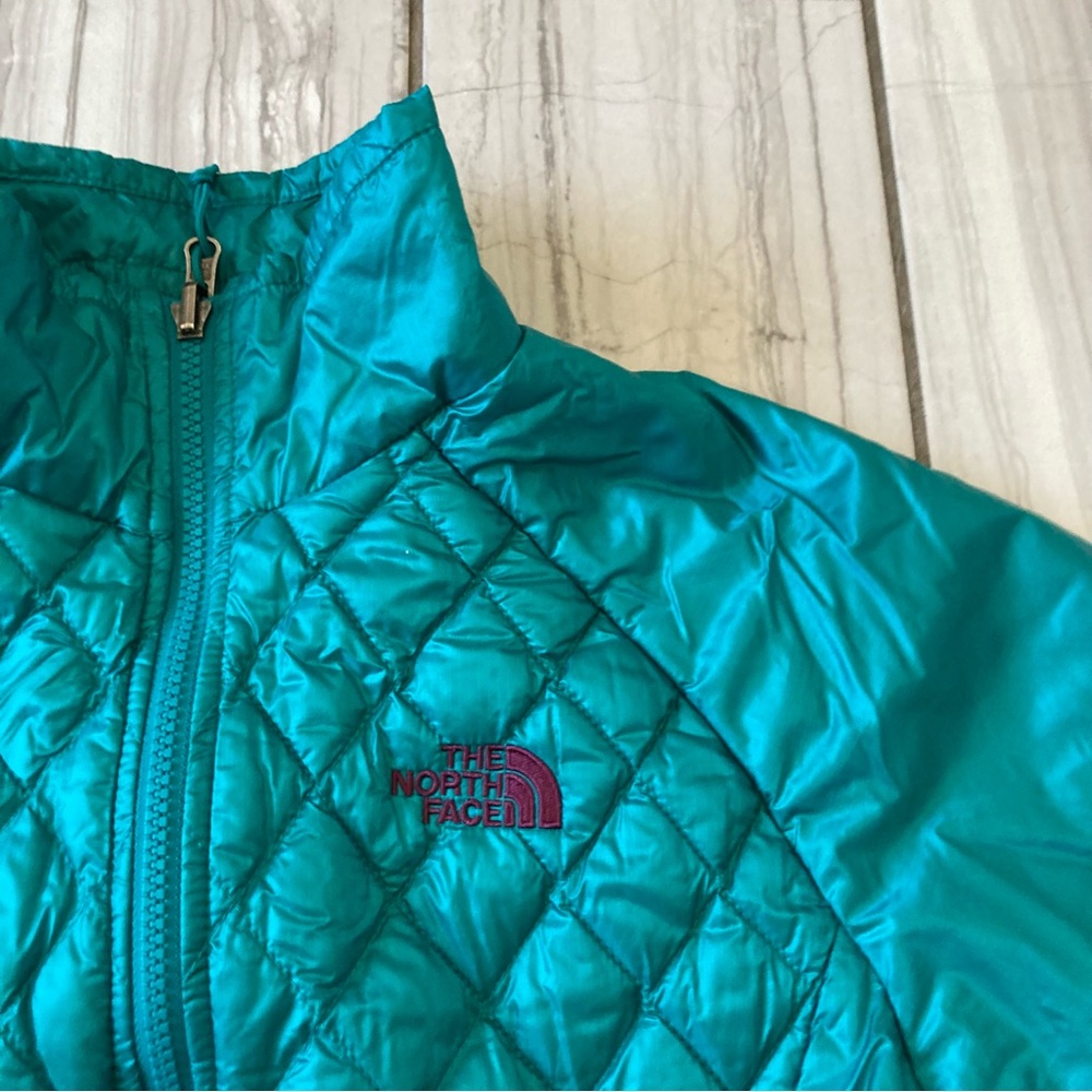 The North Face Thermoball insulated jacket. EUC like new - Picture 2 of 7
